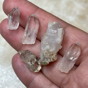 Set of 5 Clear Quartz Crystal Points | Healing Stones, Meditation, Reiki, Chakra